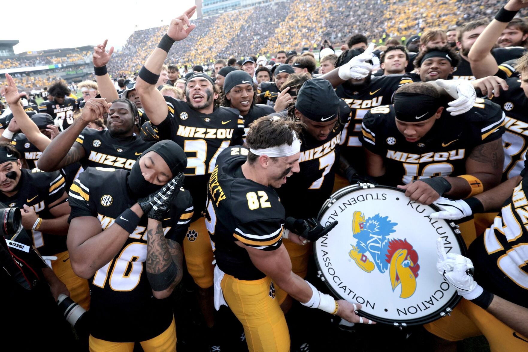 Missouri wins Border War! Beats Kansas 42-31